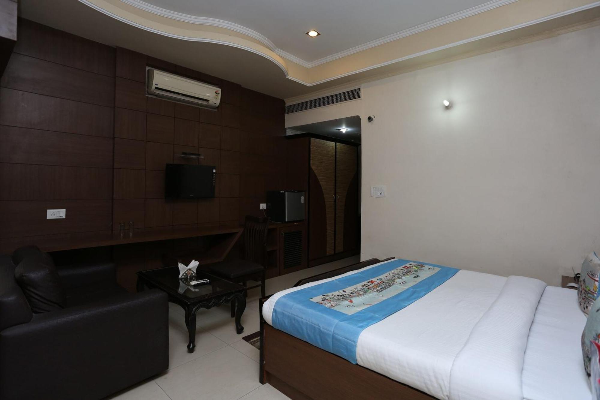Hotel O Mukut Regency Ghaziabad Exteriör bild